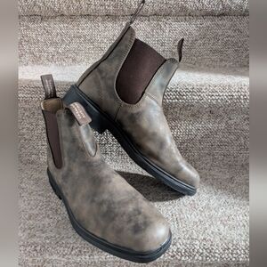 Blundstone Distressed Brown Chelsea Boots